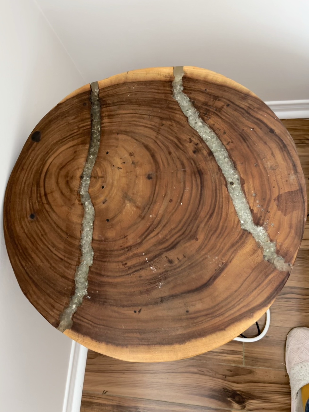 Round Wood & Resin Accent Table - photo 2