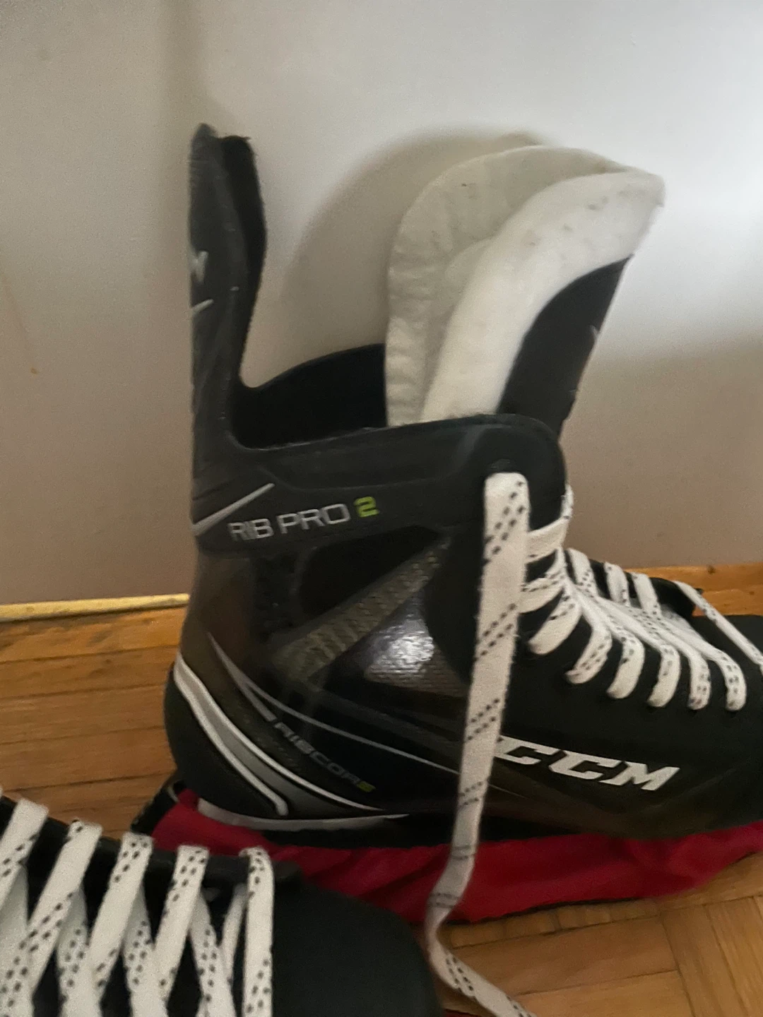 CCM Ribcor Pro 2 Ice Hockey Skates - Size 6 - photo 2