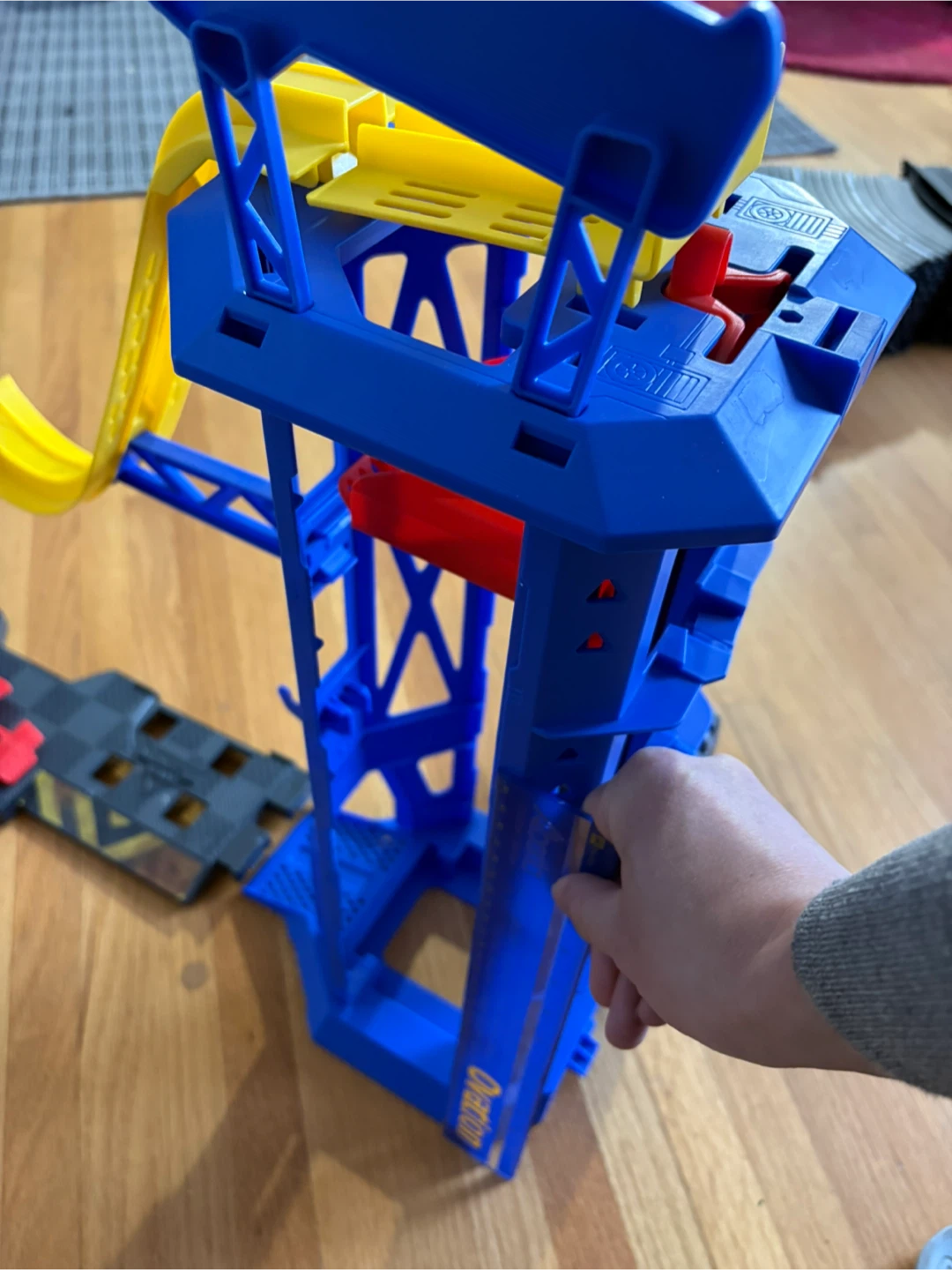 Monster Jam Garage Playset - photo 3