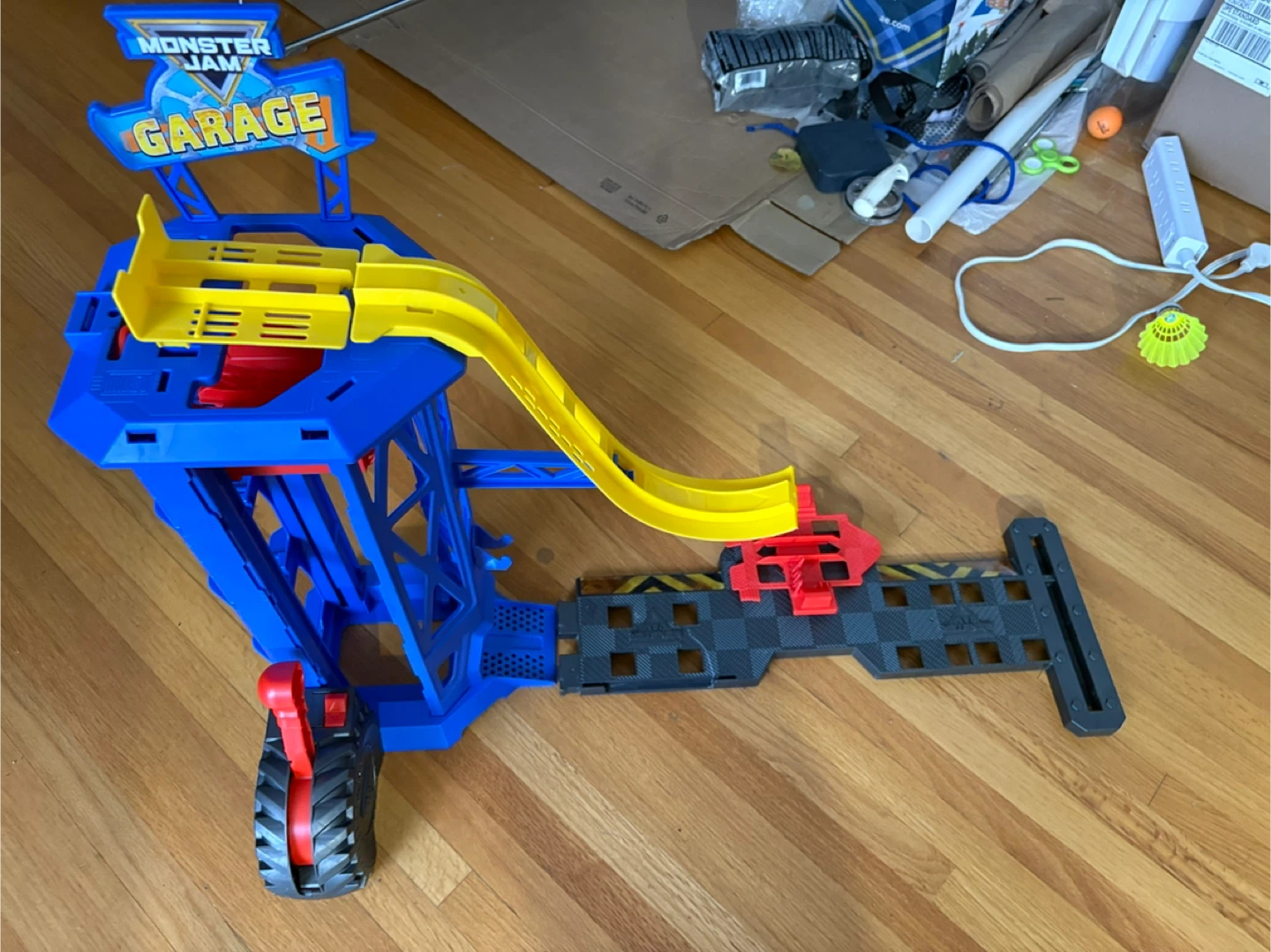 Monster Jam Garage Playset