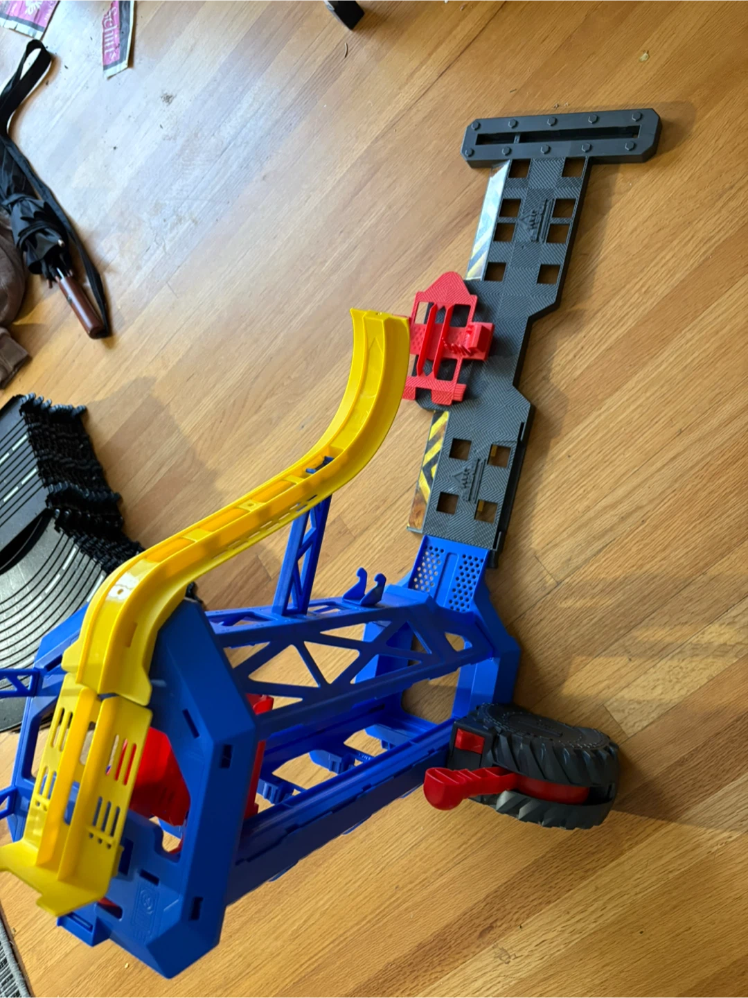 Monster Jam Garage Playset - photo 2
