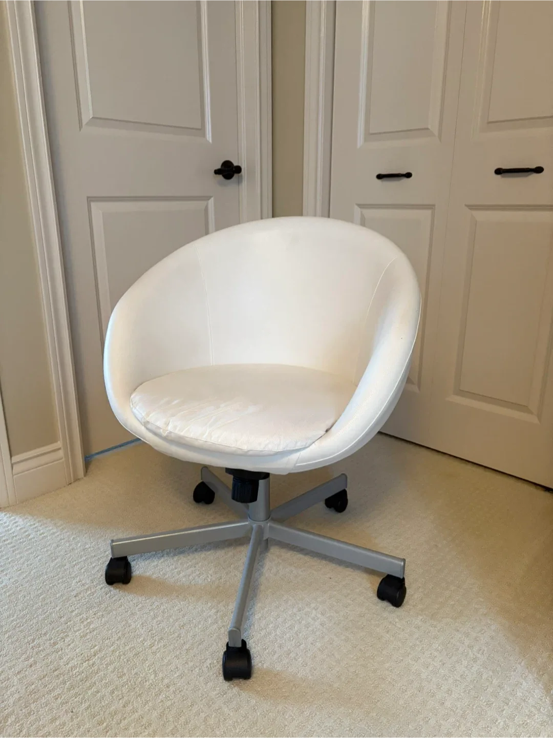 White Swivel Desk Chair