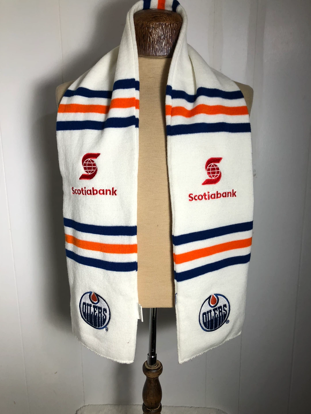 The Edmonton Oilers Scarf. Like New.