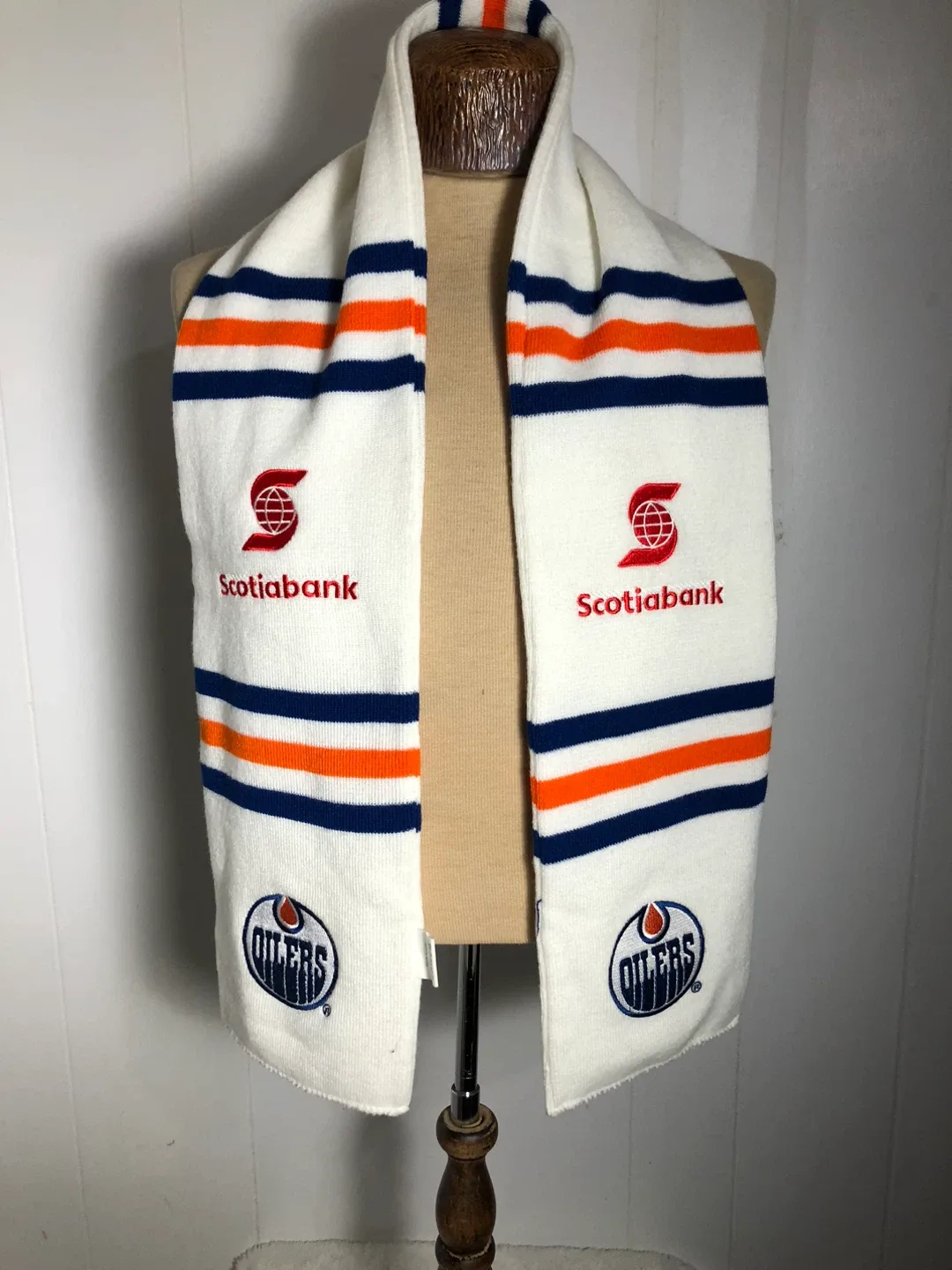 The Edmonton Oilers Scarf. Like New.