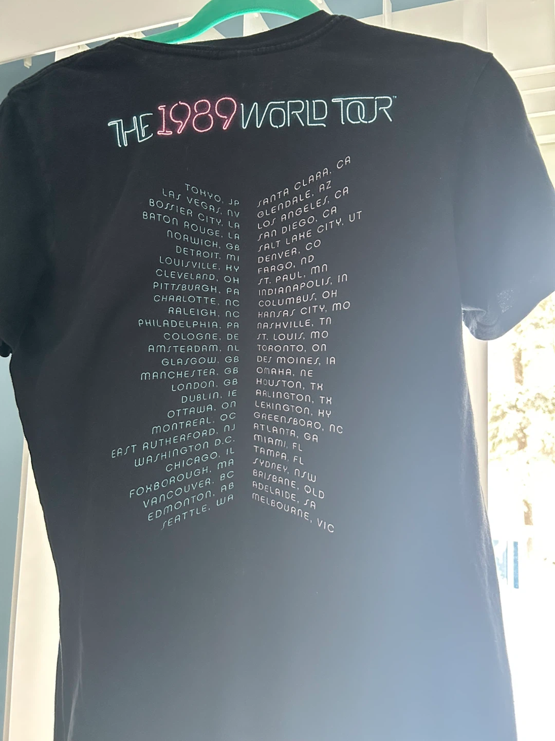 Taylor Swift 1989 World Tour T-Shirt - Size M - photo 3