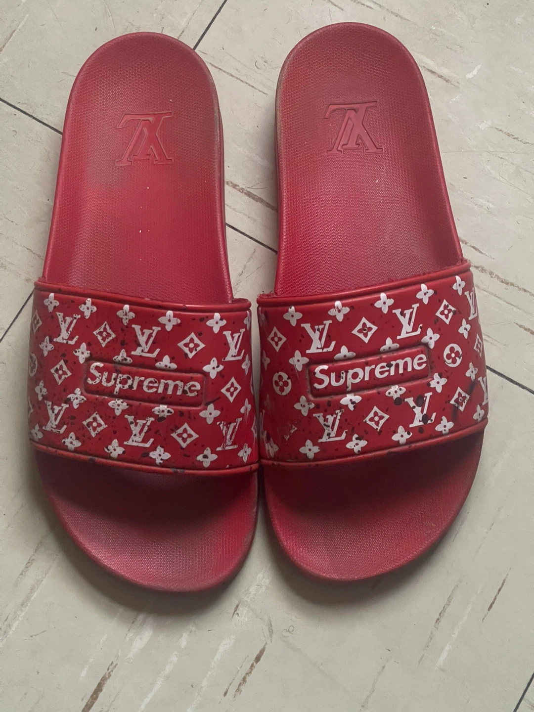 Louis Vuitton x Supreme Red Slides - photo 3