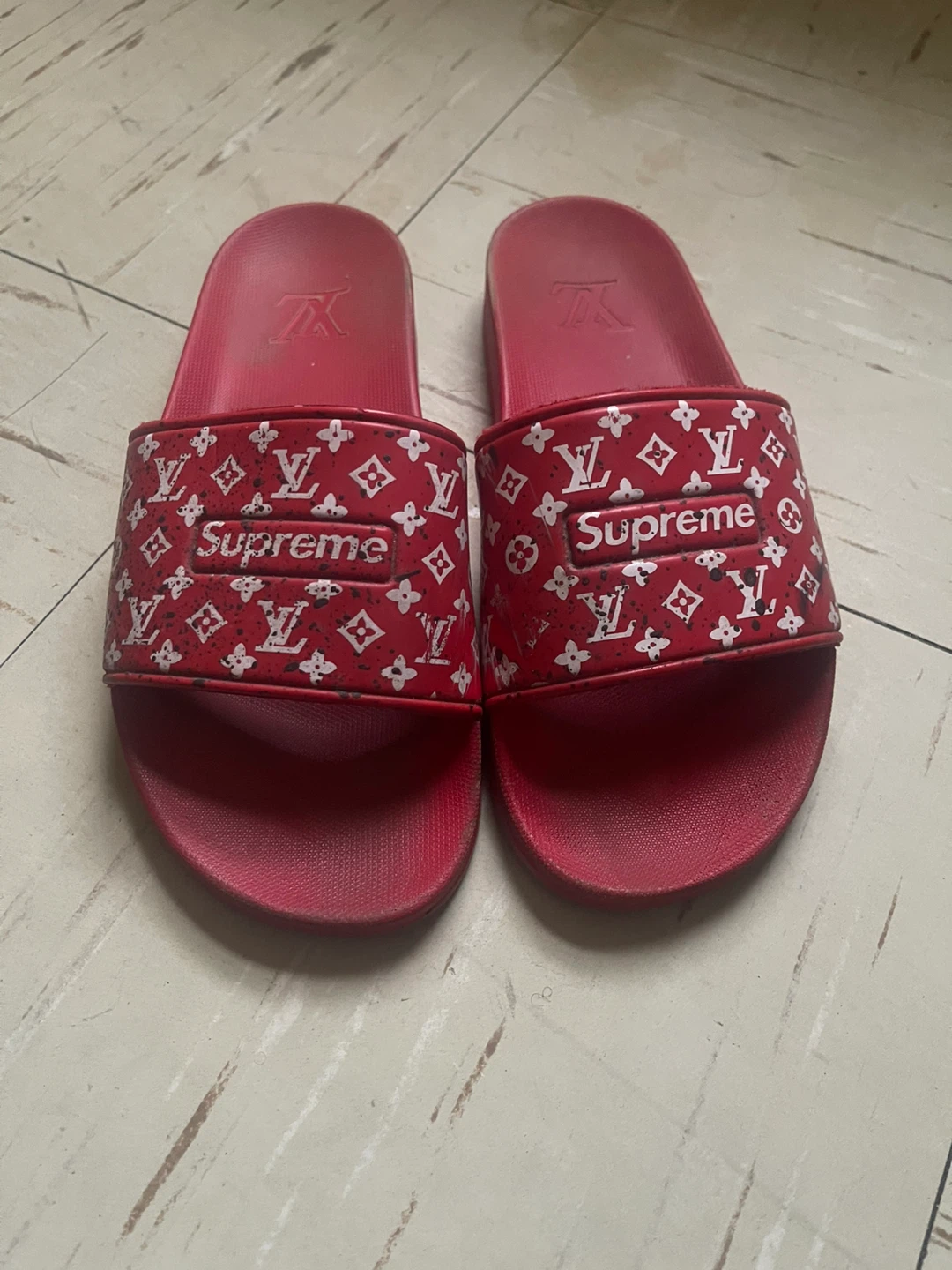 Louis Vuitton x Supreme Red Slides - photo 2