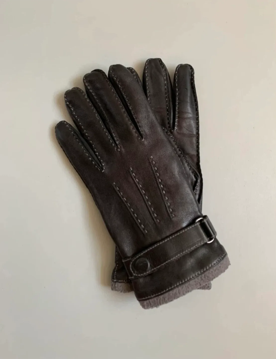 Danier Men’s Leather Gloves & HBC Scarf Set image indicator(2)
