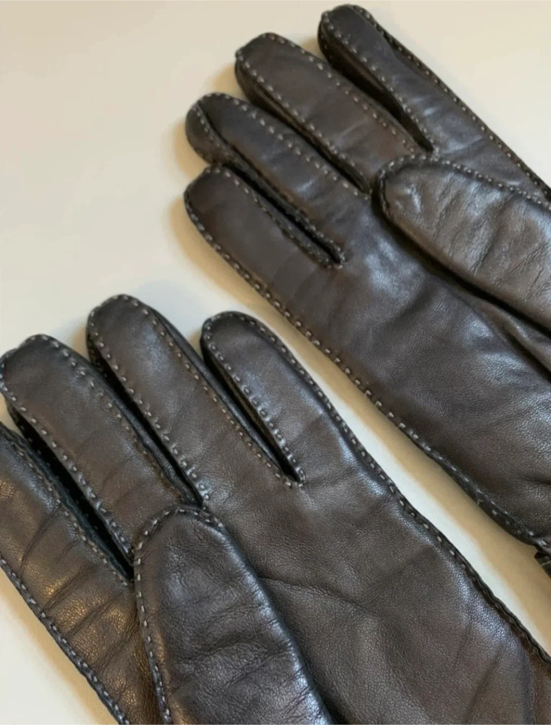Danier Men’s Leather Gloves & HBC Scarf Set image indicator(5)