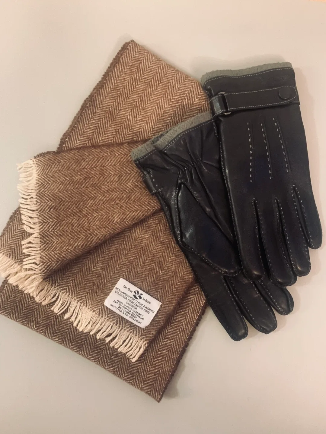 Danier Men’s Leather Gloves & HBC Scarf Set