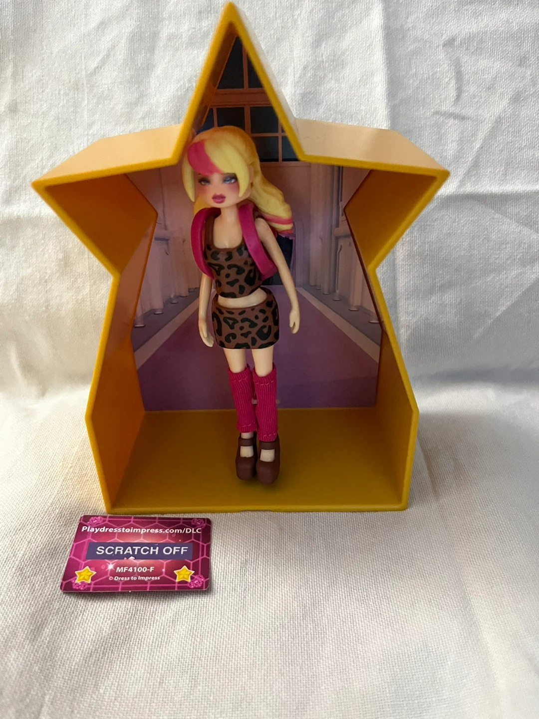 Dress To Impress Doll with Star Case - photo 2