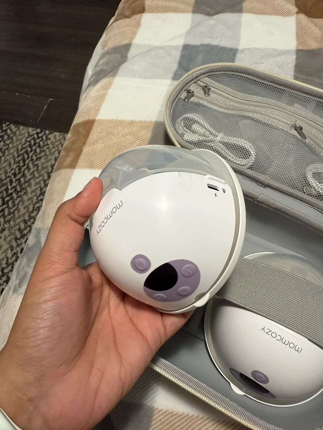 Momcozy M5 Wearable Breast Pump Set - photo 3