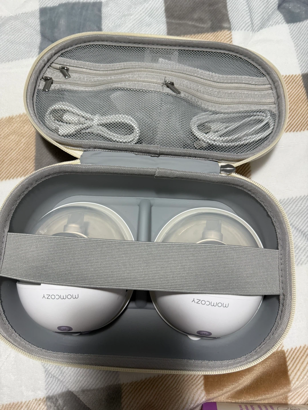 Momcozy M5 Wearable Breast Pump Set - photo 2