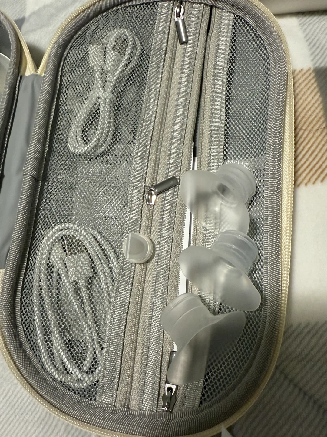 Momcozy M5 Wearable Breast Pump Set - photo 5