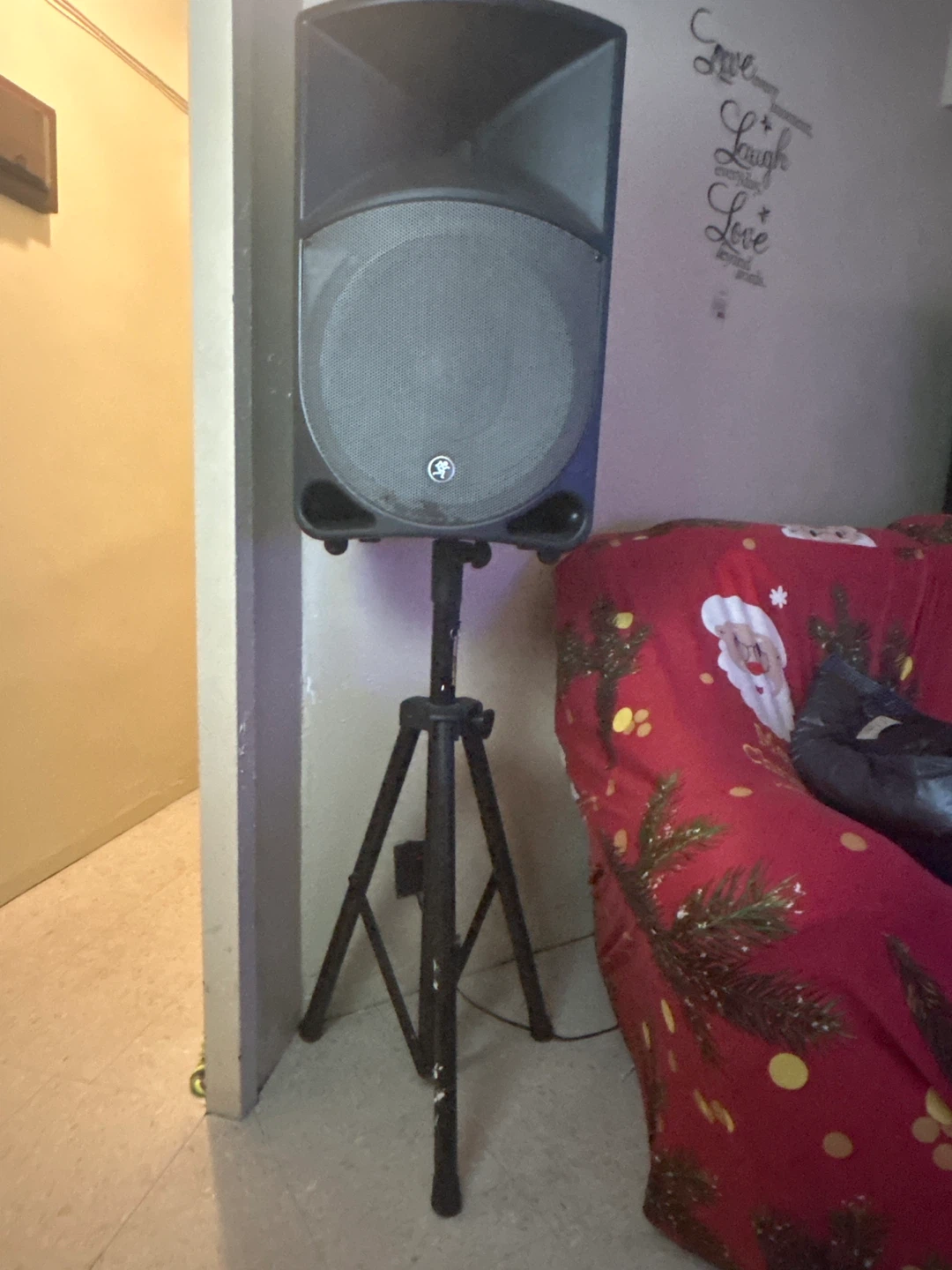 Mackie Speaker on Tripod Stand