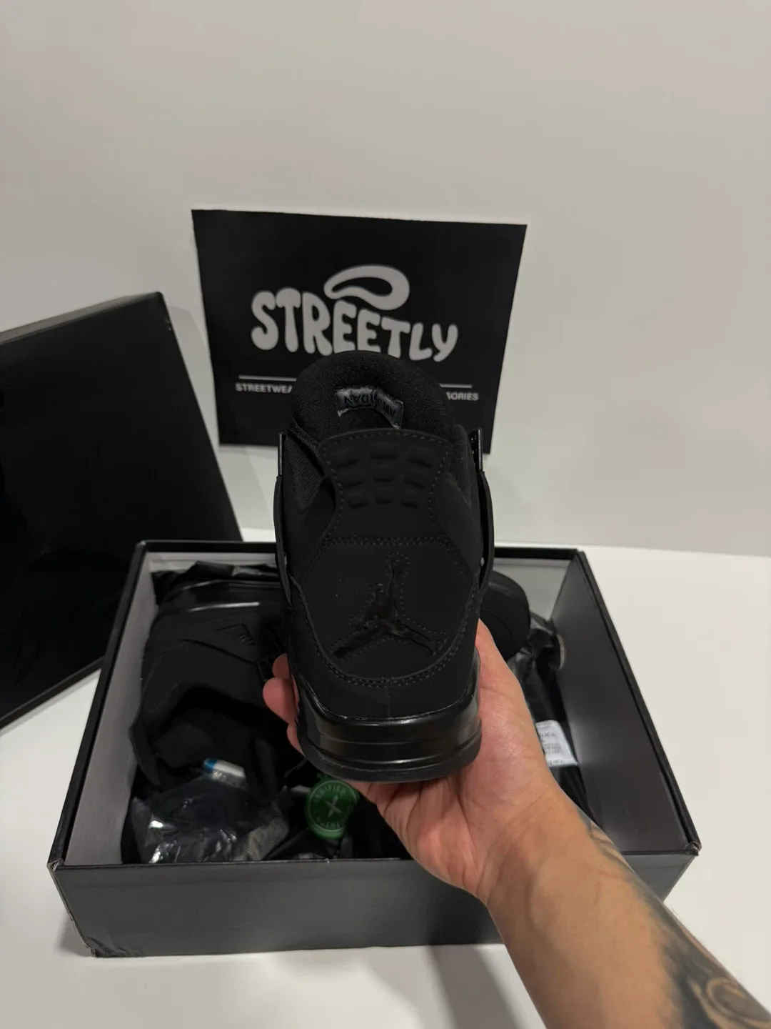 Jordan 4 Retro Black Cat - Size 9.5 usd image indicator(3)