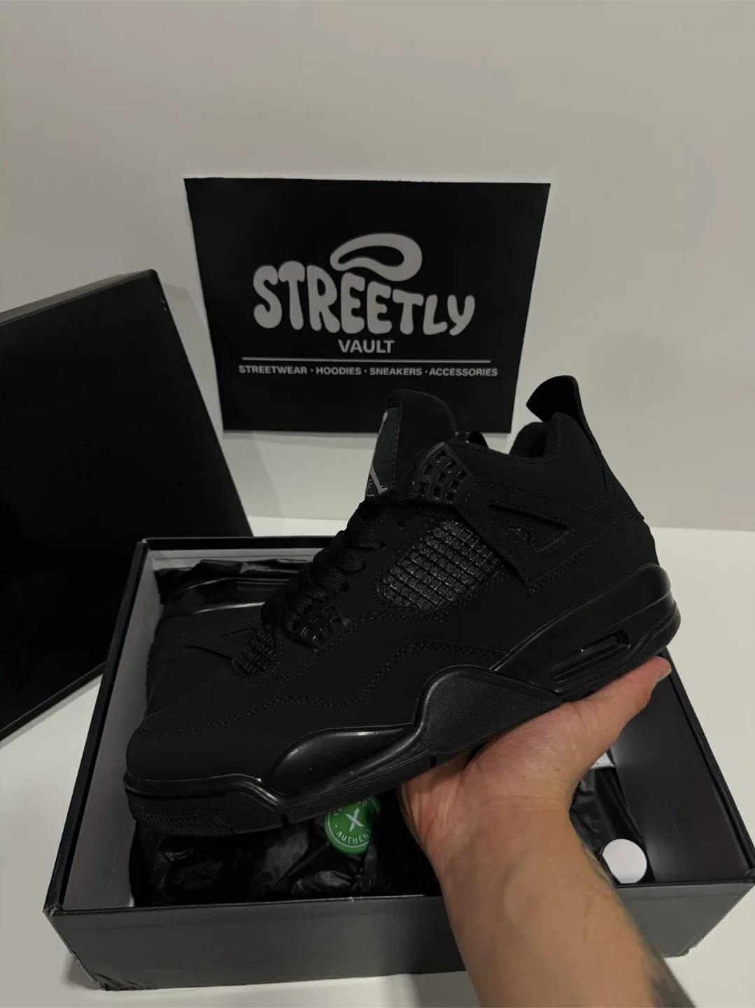 Jordan 4 Retro Black Cat - Size 9.5 usd