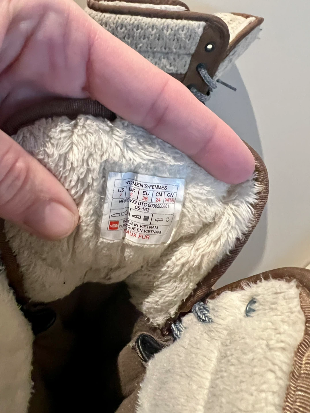 The North Face Winter Boots - photo 3
