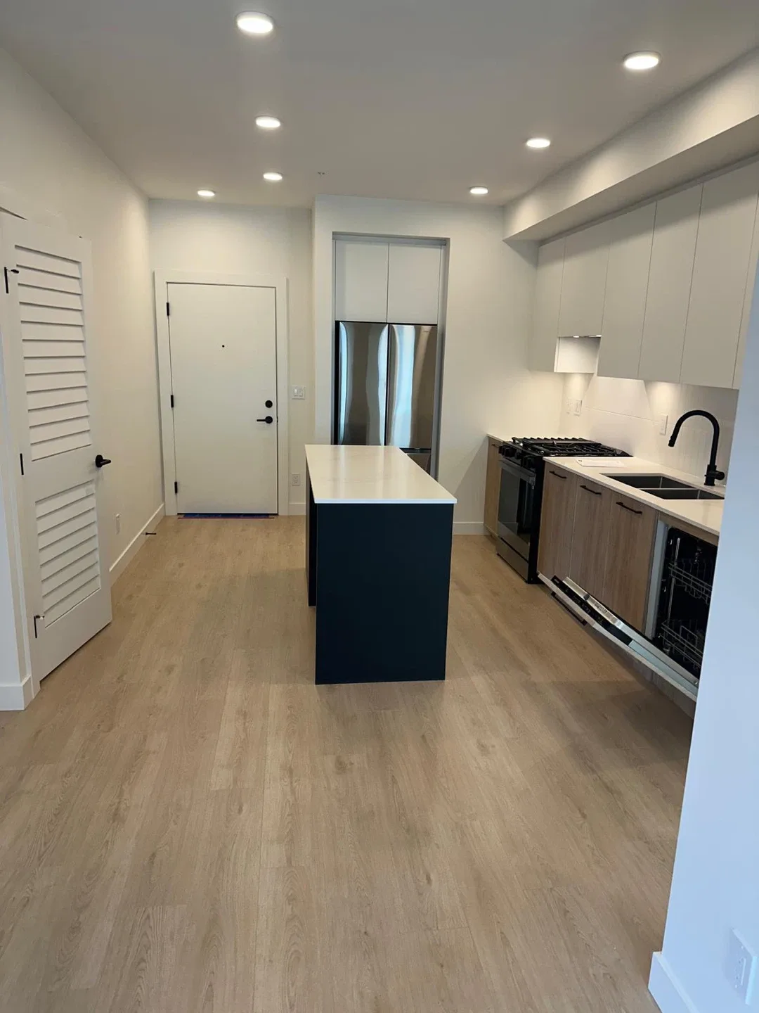 “Renting” 2 bedroom and 2 Bath Apartment