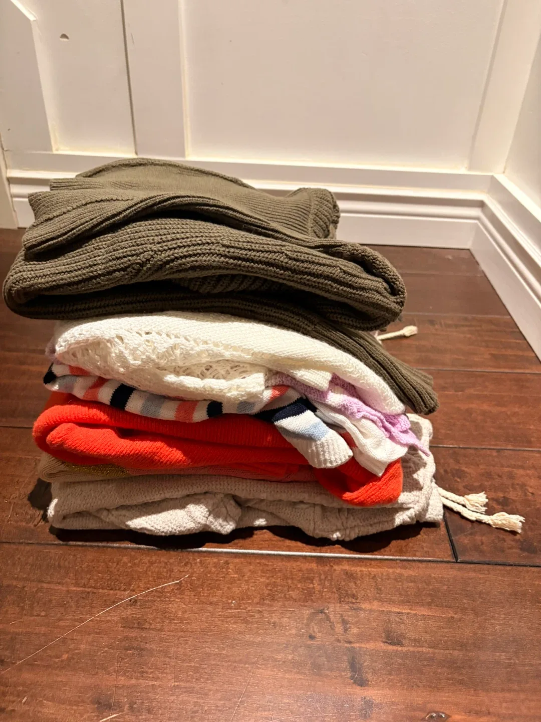 Pile of 7 women’s Sweaters image indicator(5)
