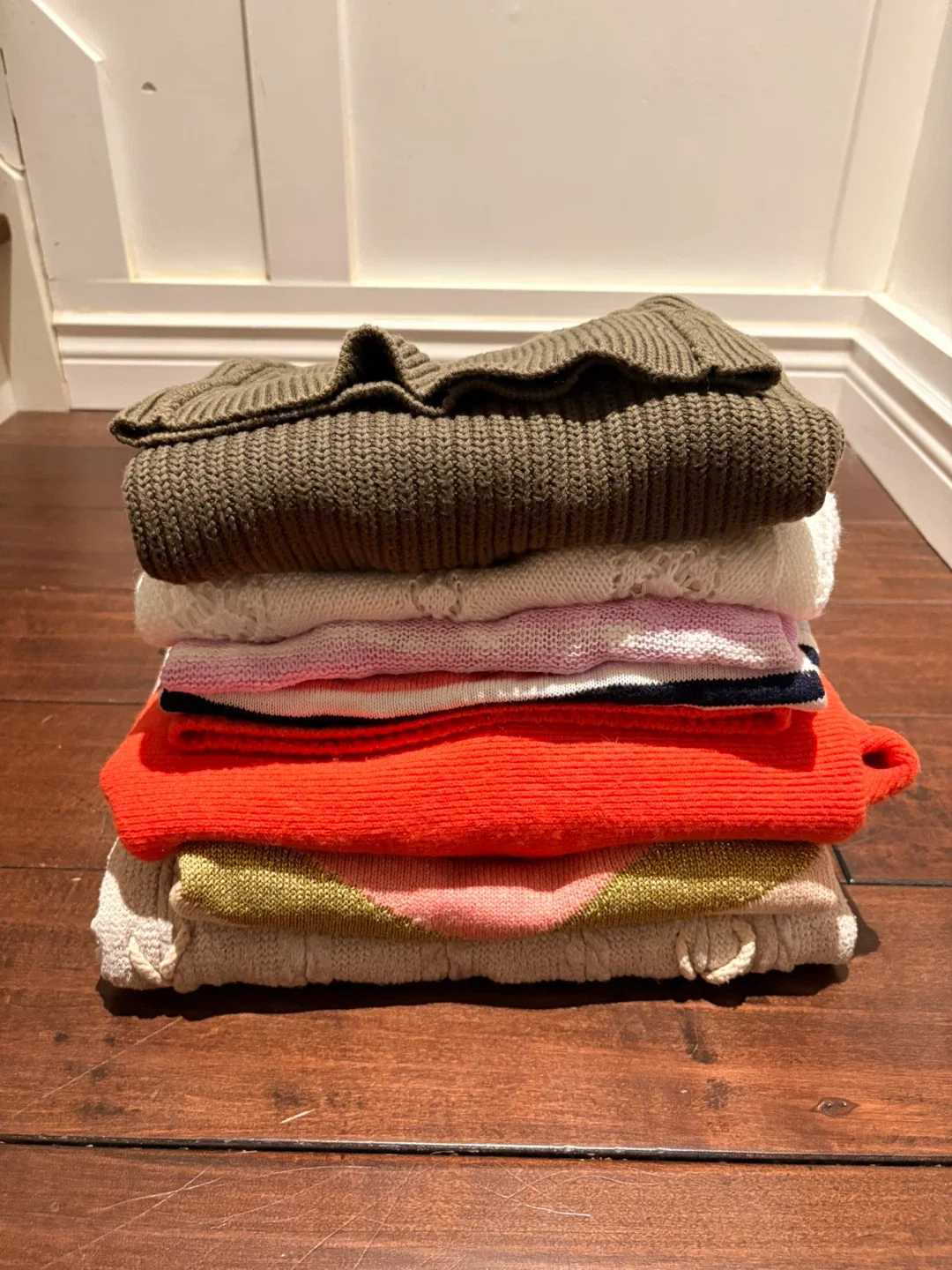 Pile of 7 women’s Sweaters image indicator(6)