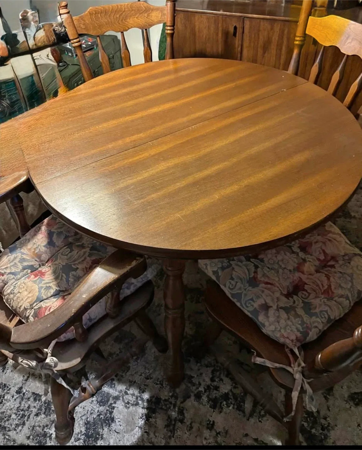 Solid Wood Round Dining Table with 2 leaves and 4 chairs
