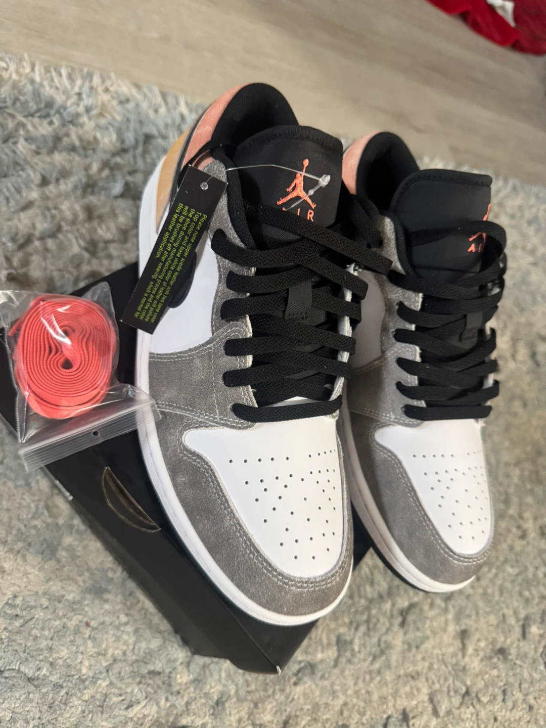 Air Jordan 1 Low SE Shoes, Size 9.5 - photo 5