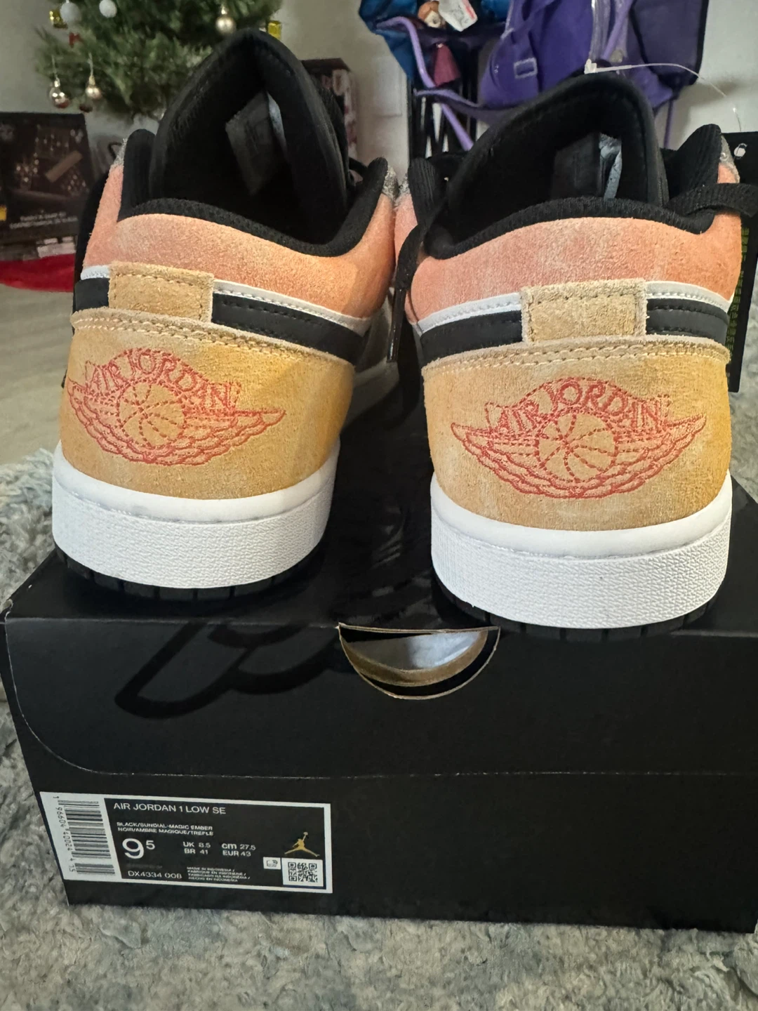 Air Jordan 1 Low SE Shoes, Size 9.5 - photo 3