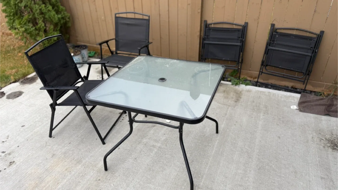 Patio Set: Table & 4Folding Chairs