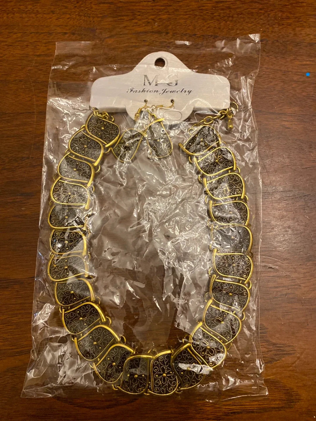 NEW Necklace & Earring Set