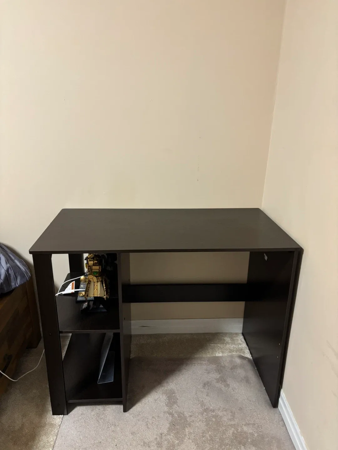 Black Desk