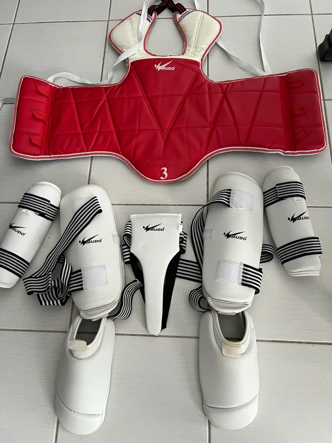 Taekwondo Sparring Gear Set - Size 3 image indicator(2)