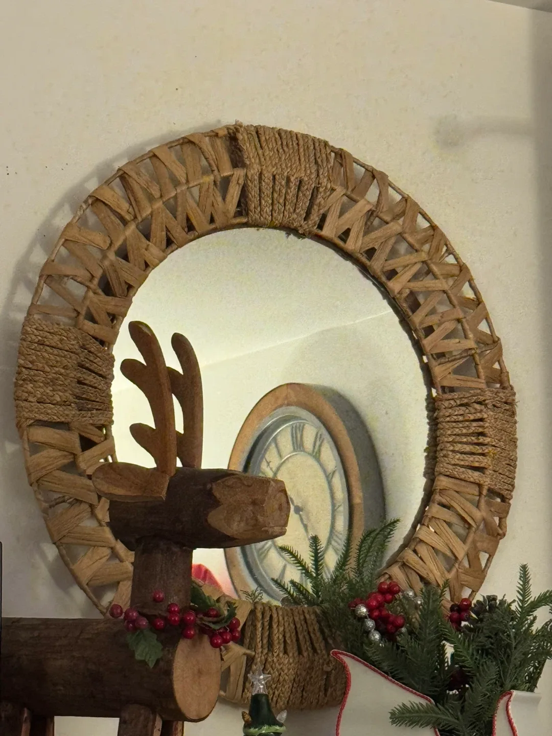 Wicker Framed Round Mirror