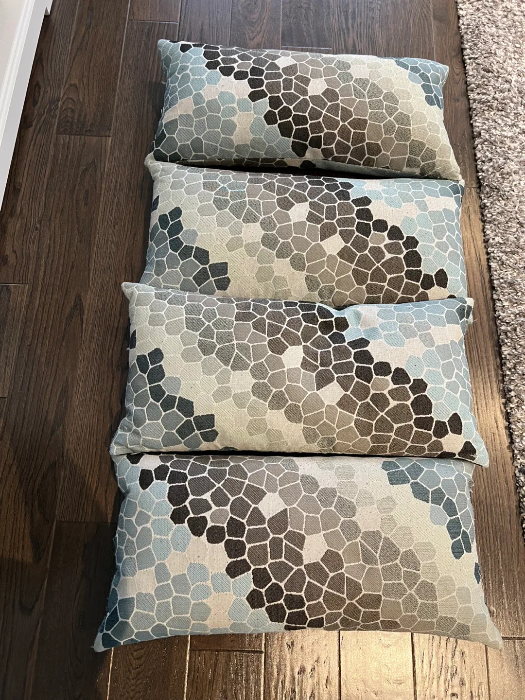 Set of 4 Decorative Throw Pillows image indicator(3)