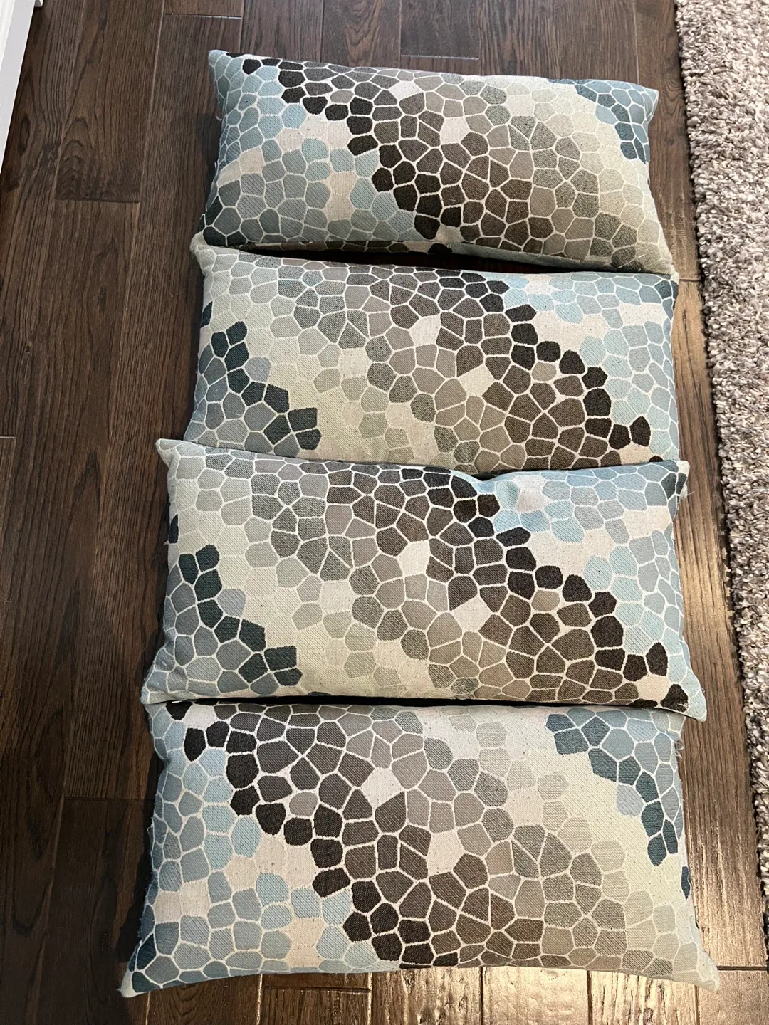 Set of 4 Decorative Throw Pillows image indicator(2)