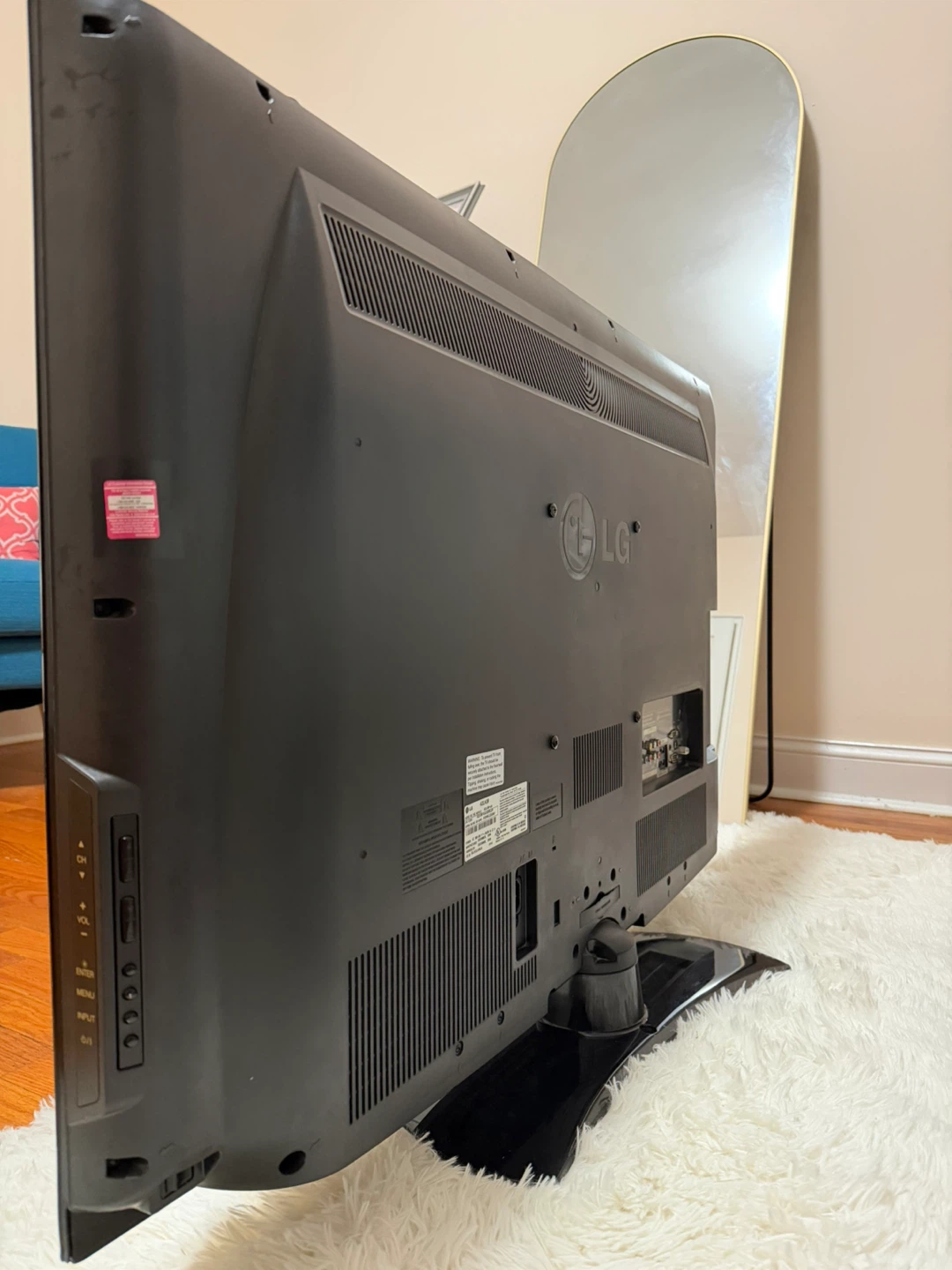 LG TV - photo 2
