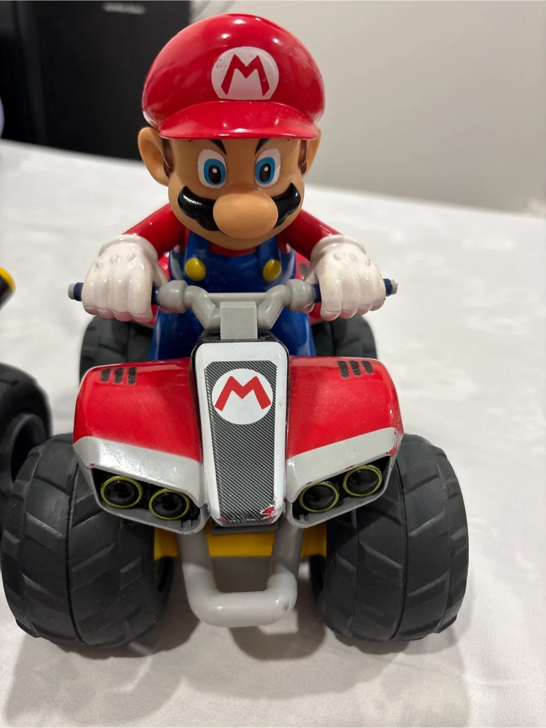 Mario & Yoshi Carrera RC Cars image indicator(3)