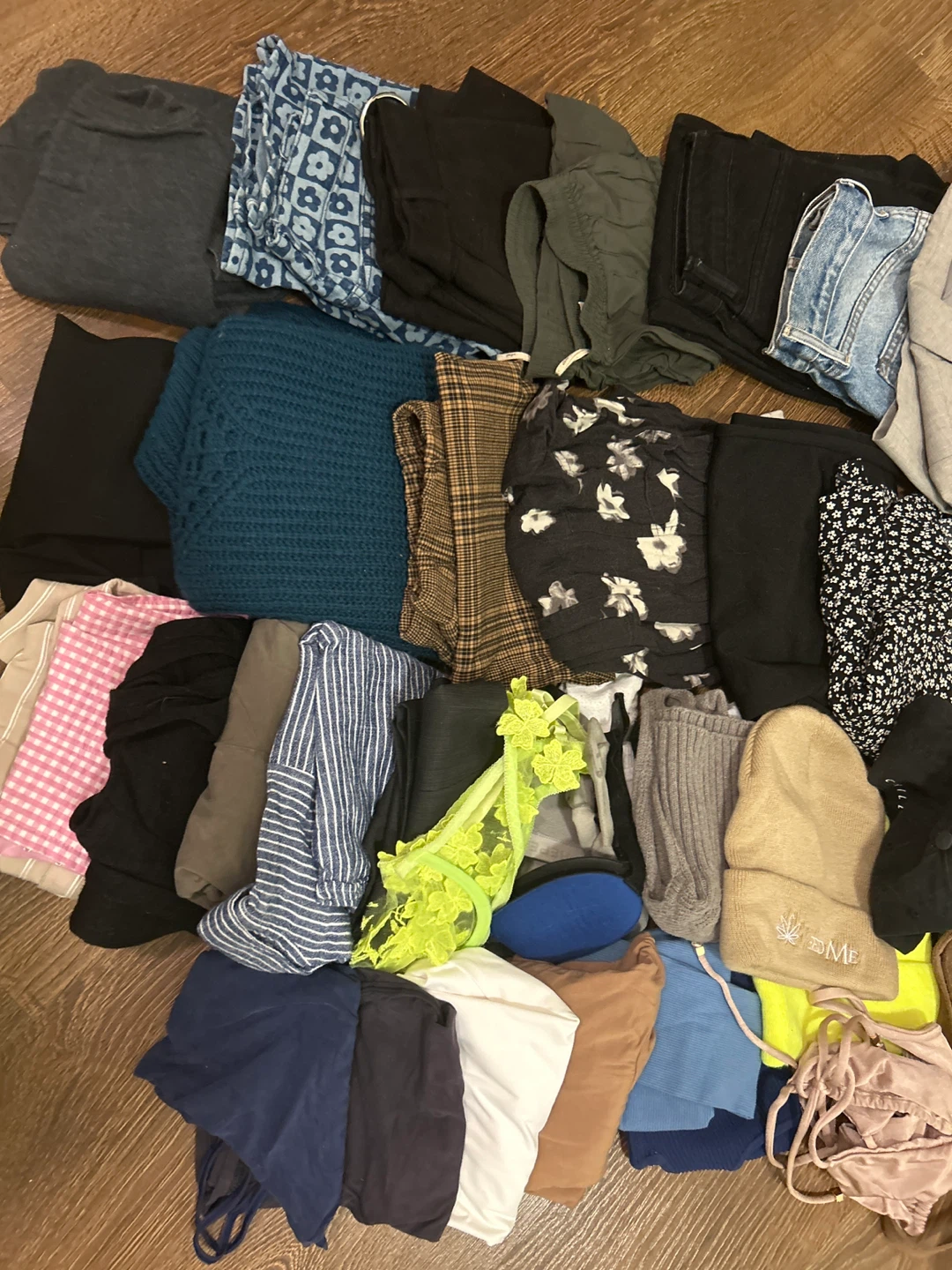 Women’s Luggage & Clothing Bundle - photo 3