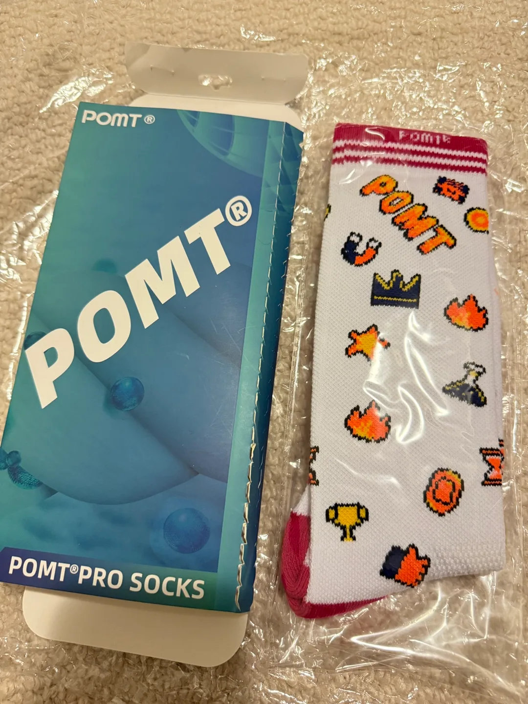 POMT Unisex Missland ski Mittens with free socks!! image indicator(3)