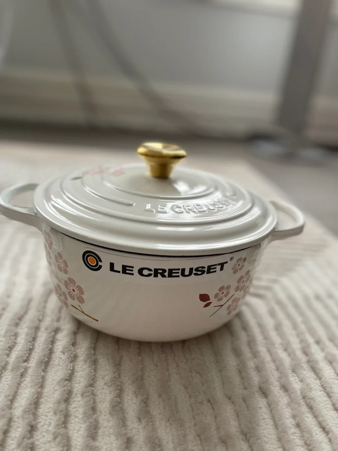 Le Creuset Sakura White 20cm dia. Round Casserole 2.4L