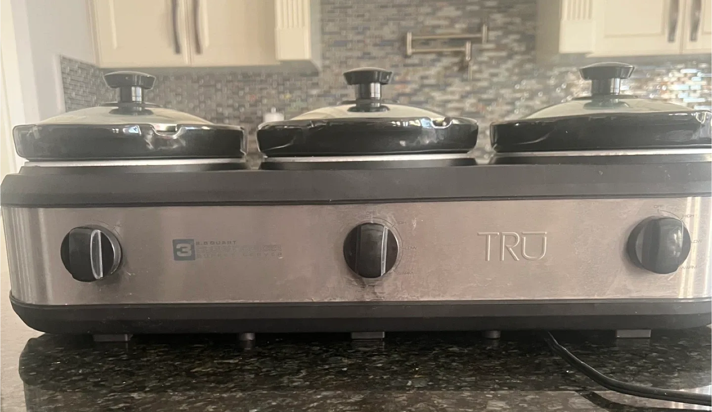 TRU 3-Quart Buffet Server