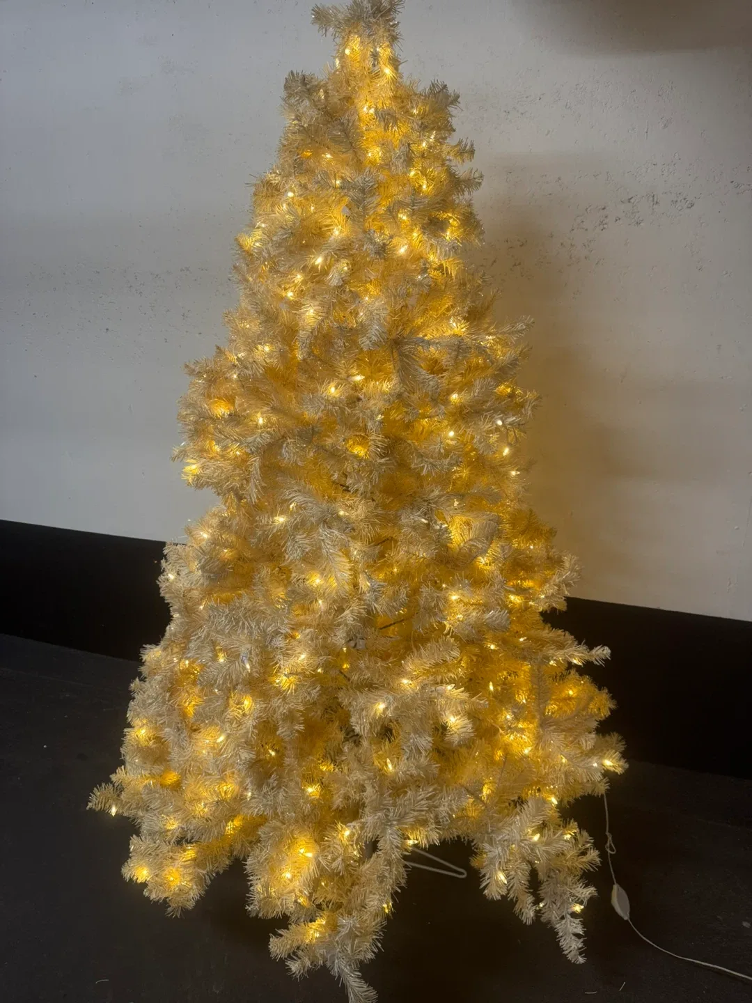 Pre-lit White Christmas Tree