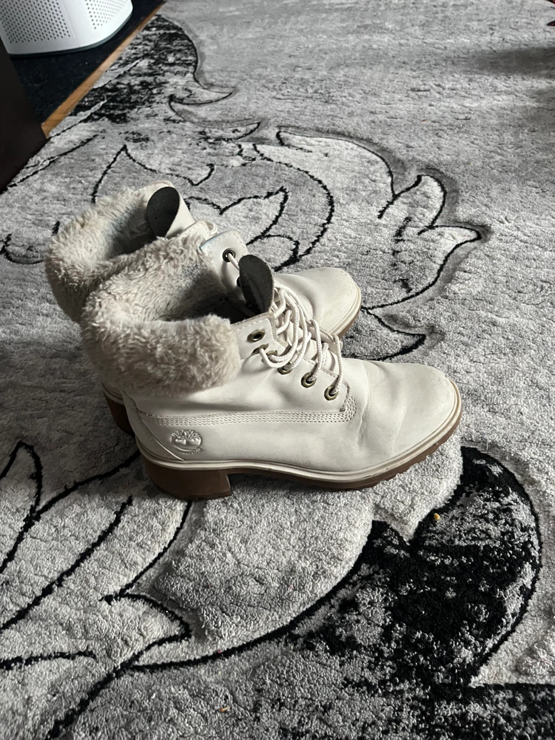 Timberland White Leather Boots with Faux Fur Trim - photo 3