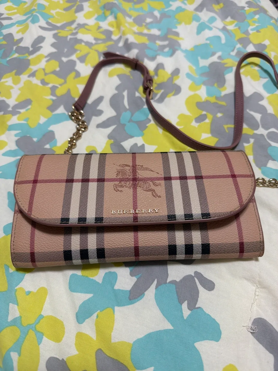 Burberry Wallet on Chain Authentic