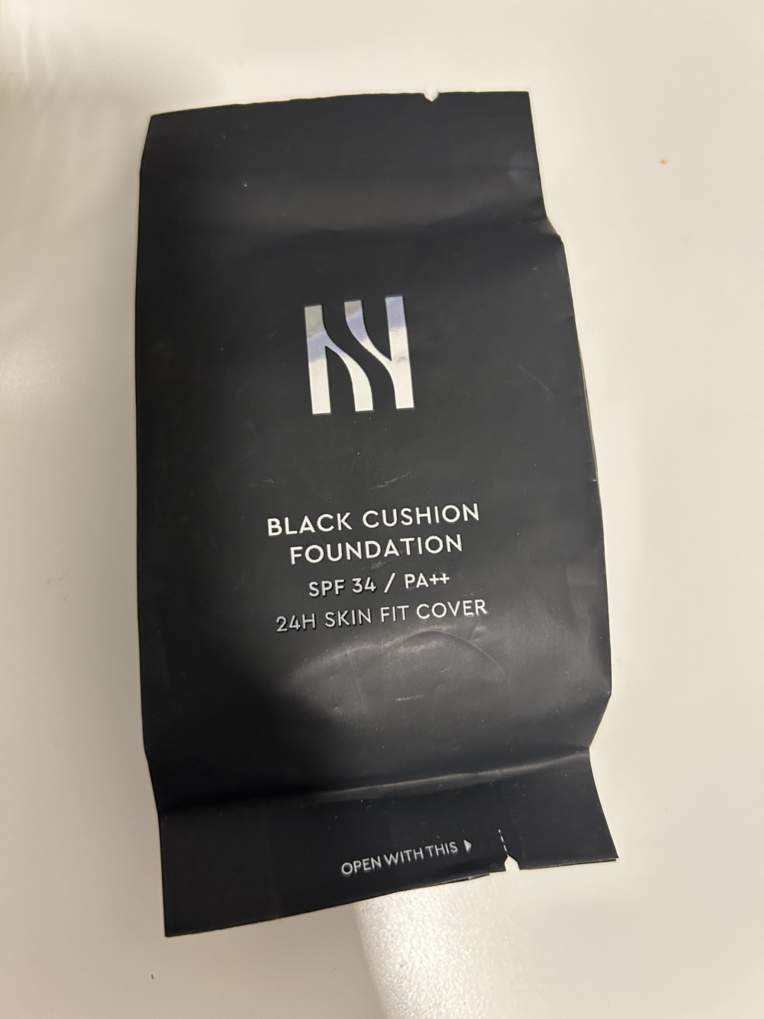 HERA Black Cushion Foundation 21N1 Vanilla Refill