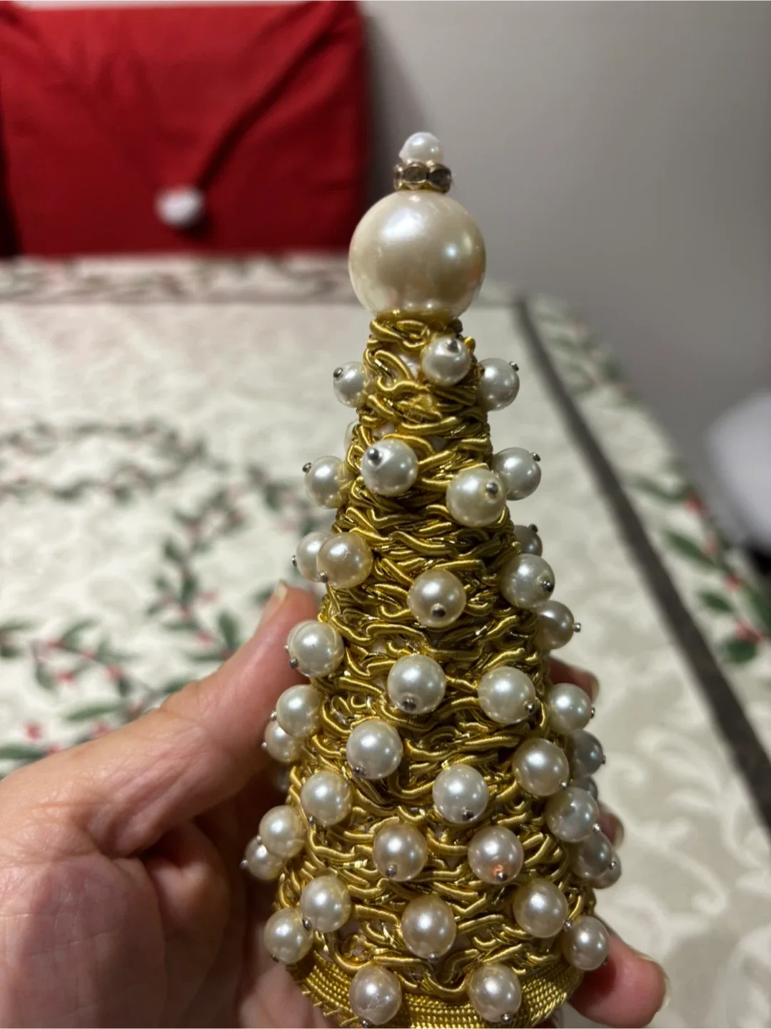 Mini Pearl & Gold Christmas Tree image indicator(5)