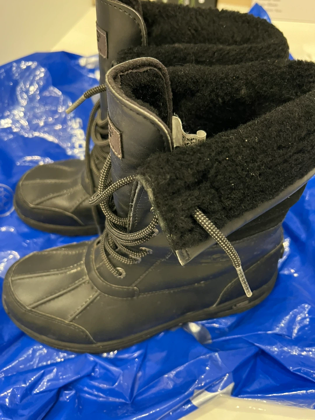 UGG Australia Black Boots Kids/Youth Boys’ Size 6 - photo 2