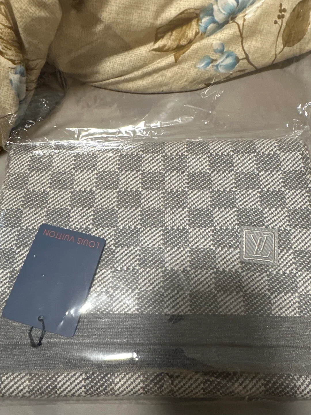 Louis Vuitton Grey Beanie and Scarf Set - New image indicator(2)