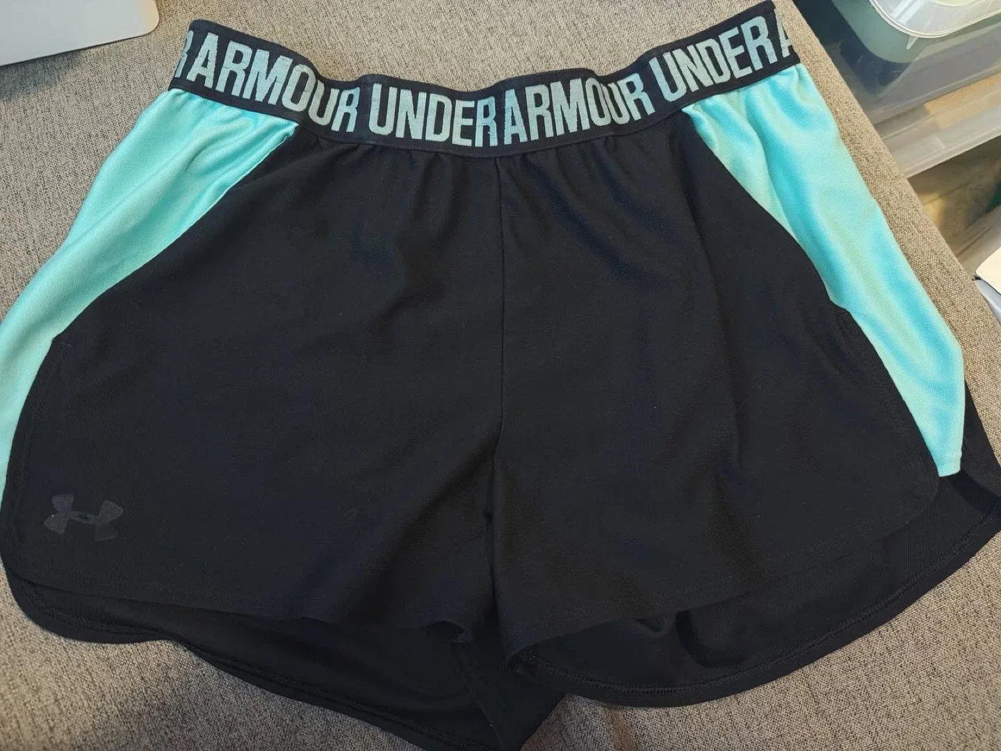 Under Armour Shorts – Size L
