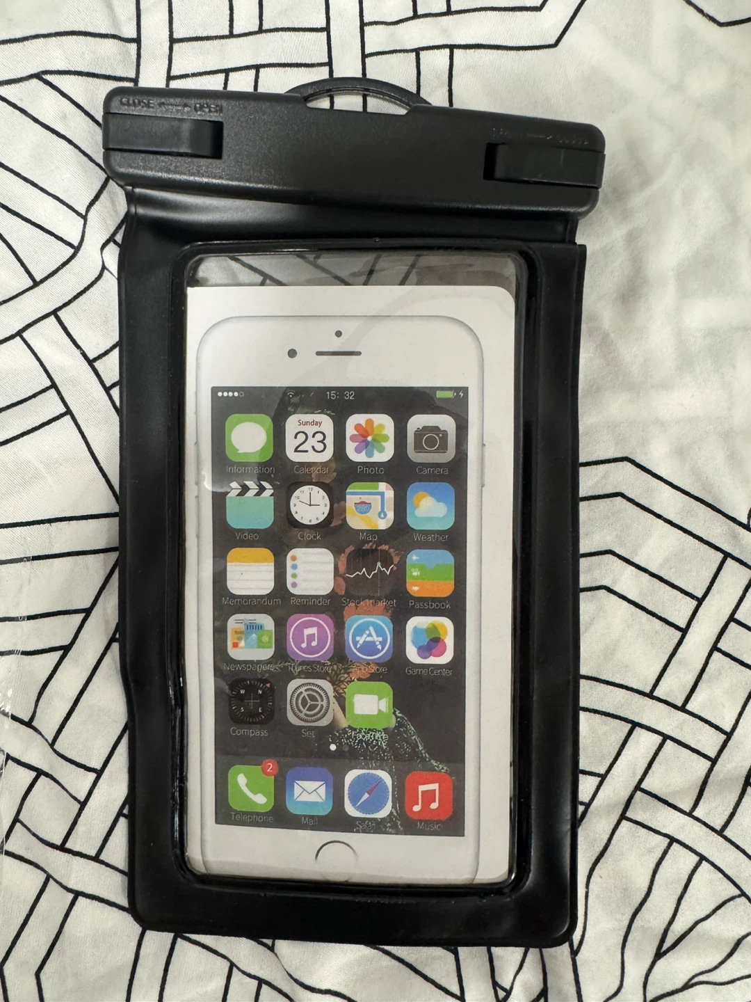 Waterproof Cell Phone Case - Black - photo 2